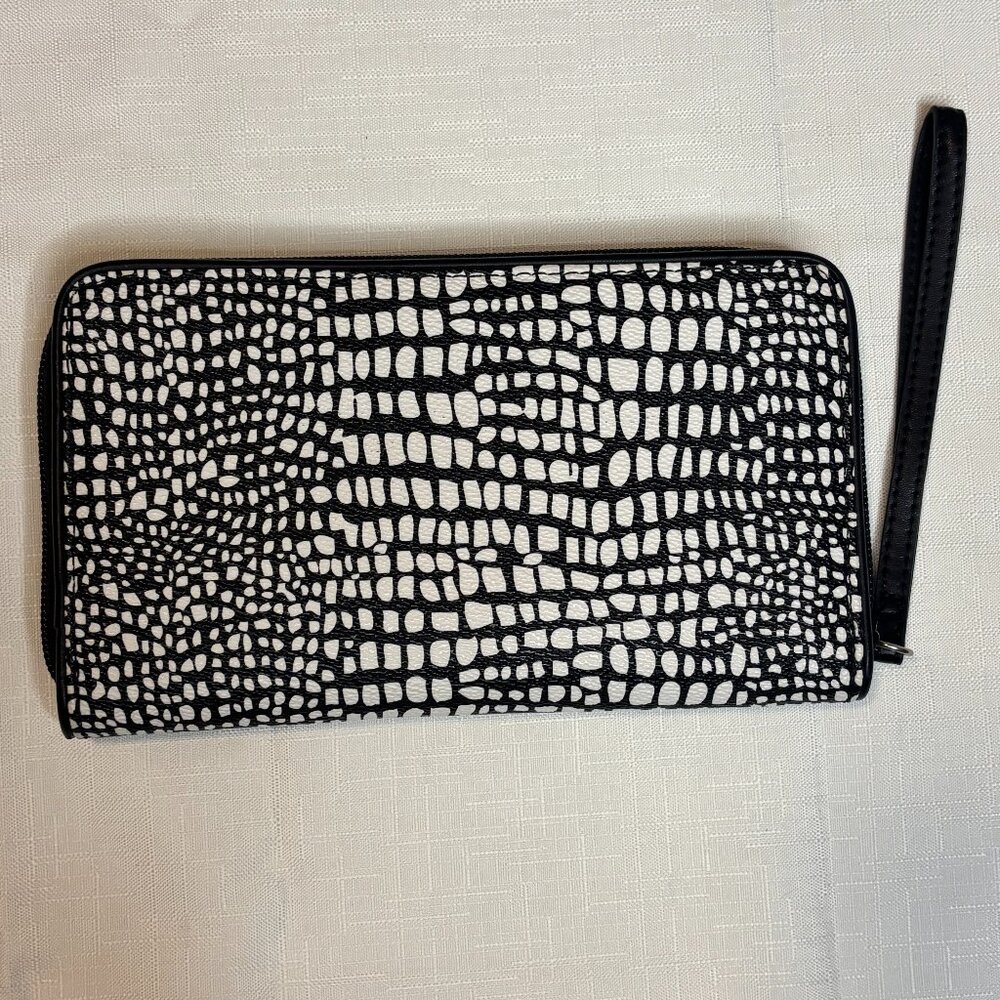 Vera Bradley Black and White Zip Around Wallet EUC Multi Compartment Travel - Picture 3 of 5